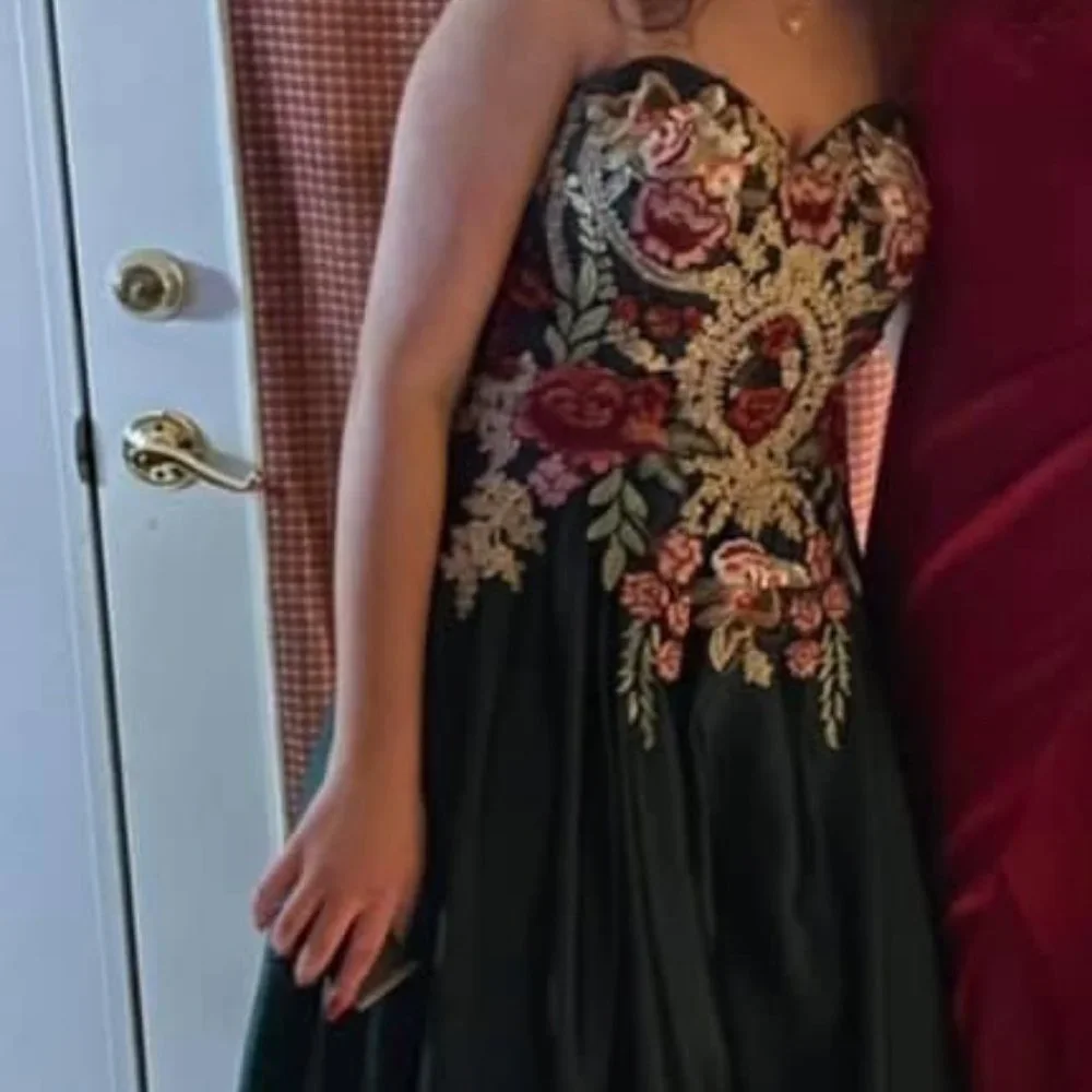 Blondie Nites Prom Dress - Picture 3 of 4